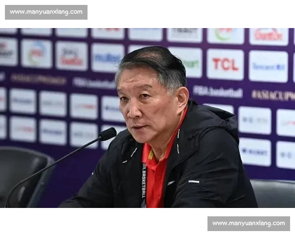 宫鲁鸣训张子宇:传球太低!高举高打战术亟待调整 宫鲁鸣训张子宇:传球太低!高举高打战术亟待调整